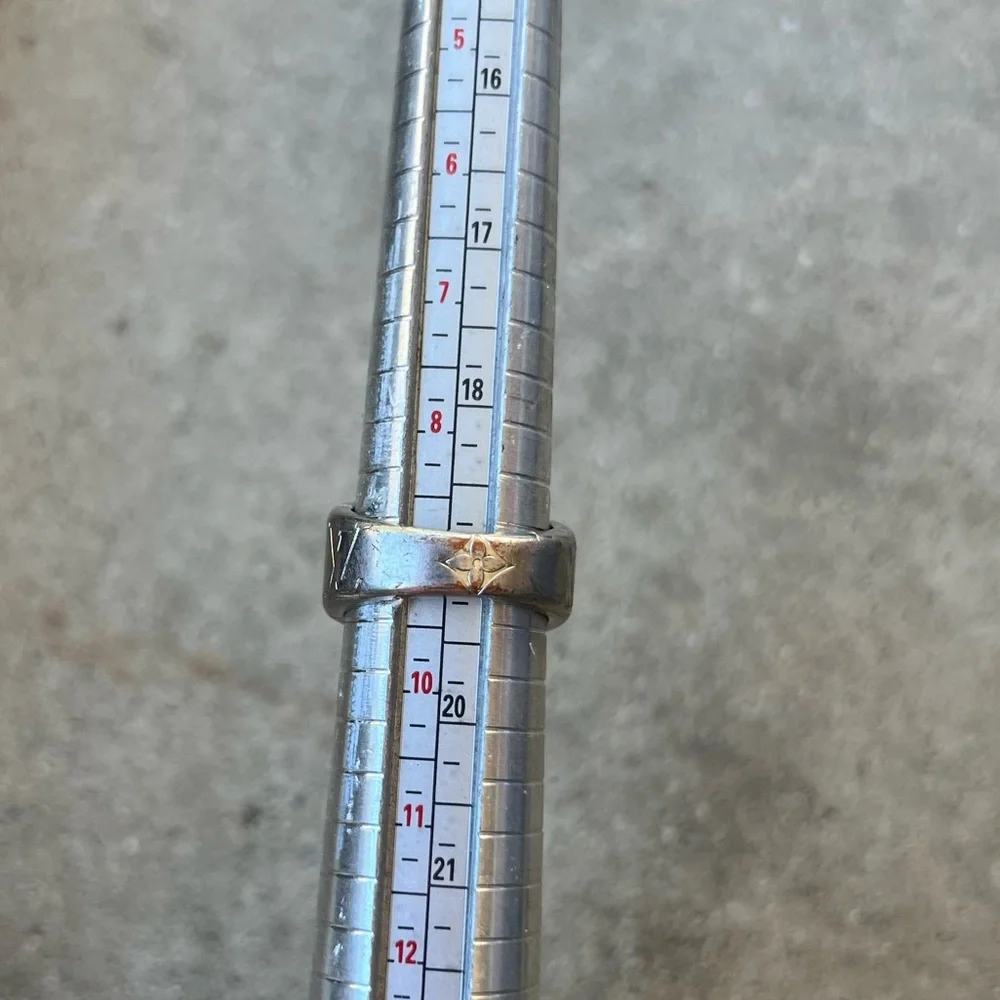 Louis Vuitton Monogram Signed Silver Tone Ring M62487 Ring Men’s M Sz 9 QUALITY - Picture 3 of 15